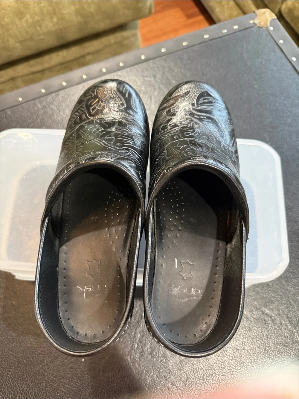 Dansko Black Embossed Floral Tooled Leather Clogs 39 - Picture 8 of 11